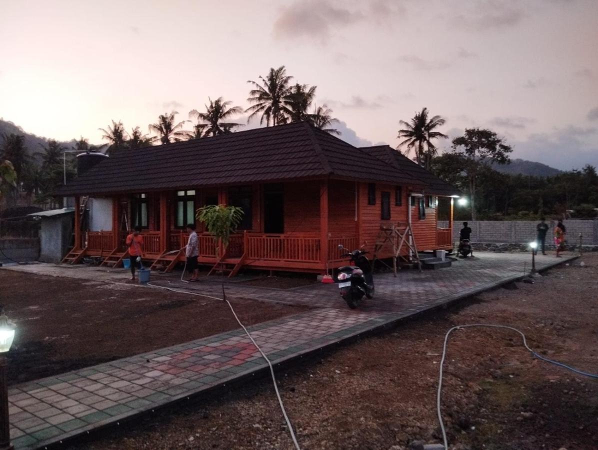 Mandalika Queen Hostel Kuta  Exterior foto